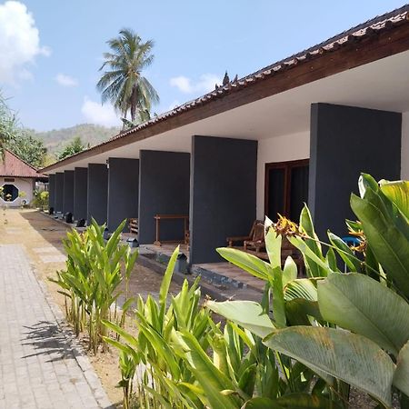 Surfers Beachfront Lombok Hotel Kuta  Exterior photo