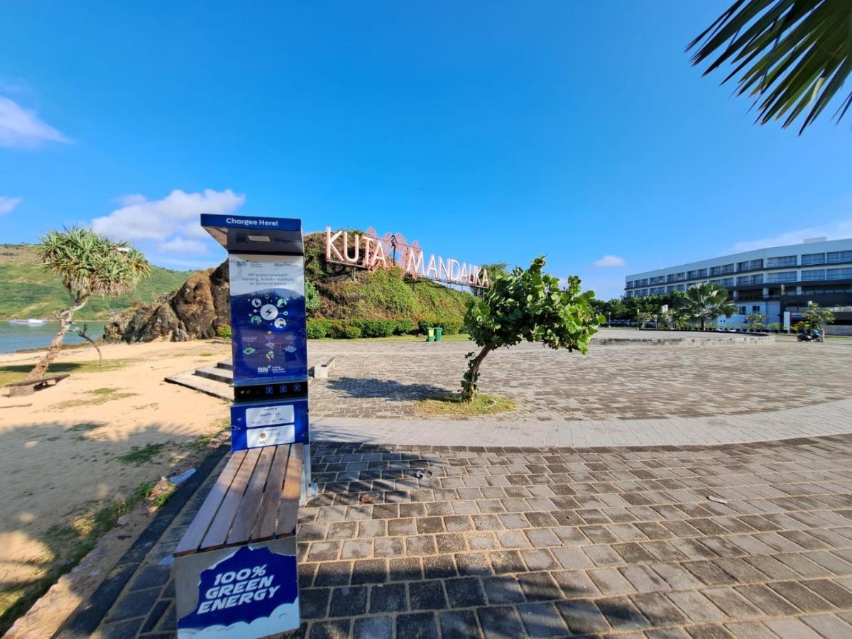 Surfers Beachfront Lombok Hotel Kuta  Exterior photo