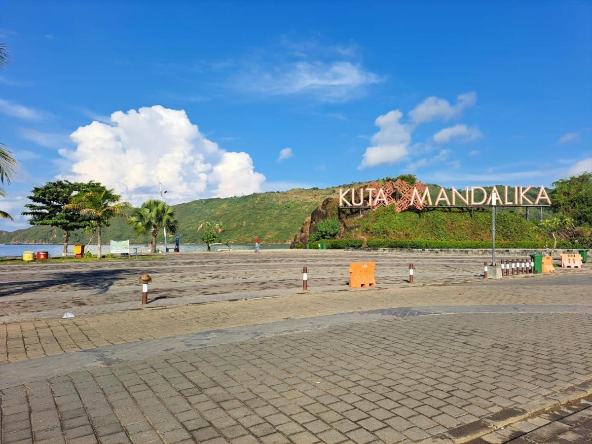 Surfers Beachfront Lombok Hotel Kuta  Exterior photo