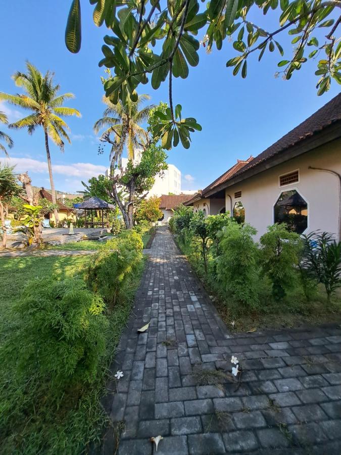 Surfers Beachfront Lombok Hotel Kuta  Exterior photo