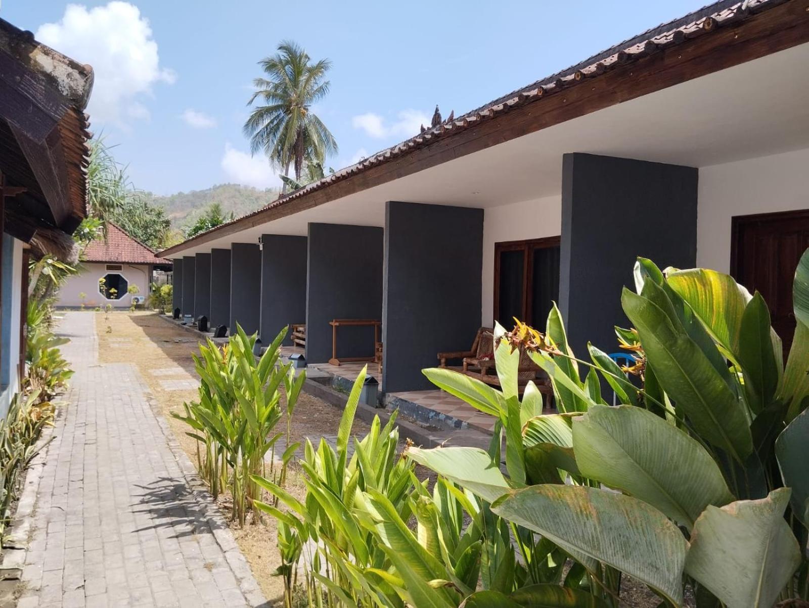 Surfers Beachfront Lombok Hotel Kuta  Exterior photo