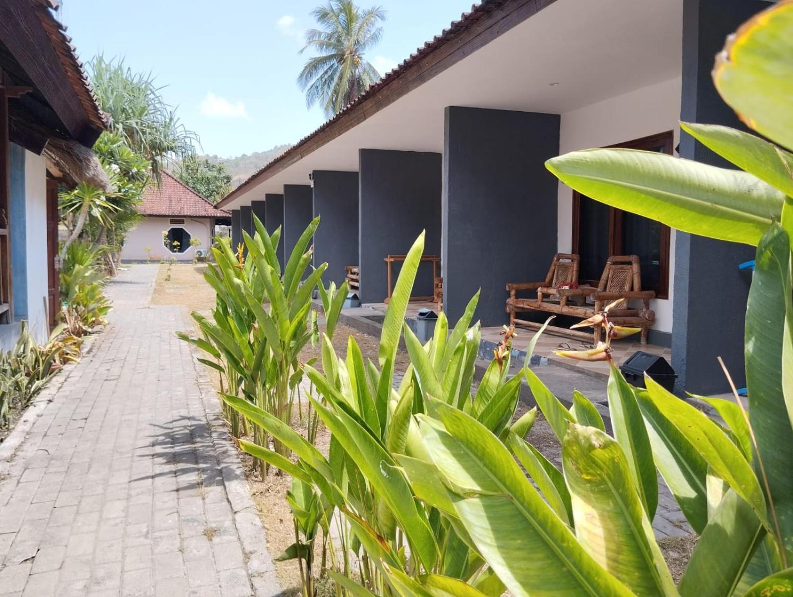 Surfers Beachfront Lombok Hotel Kuta  Exterior photo